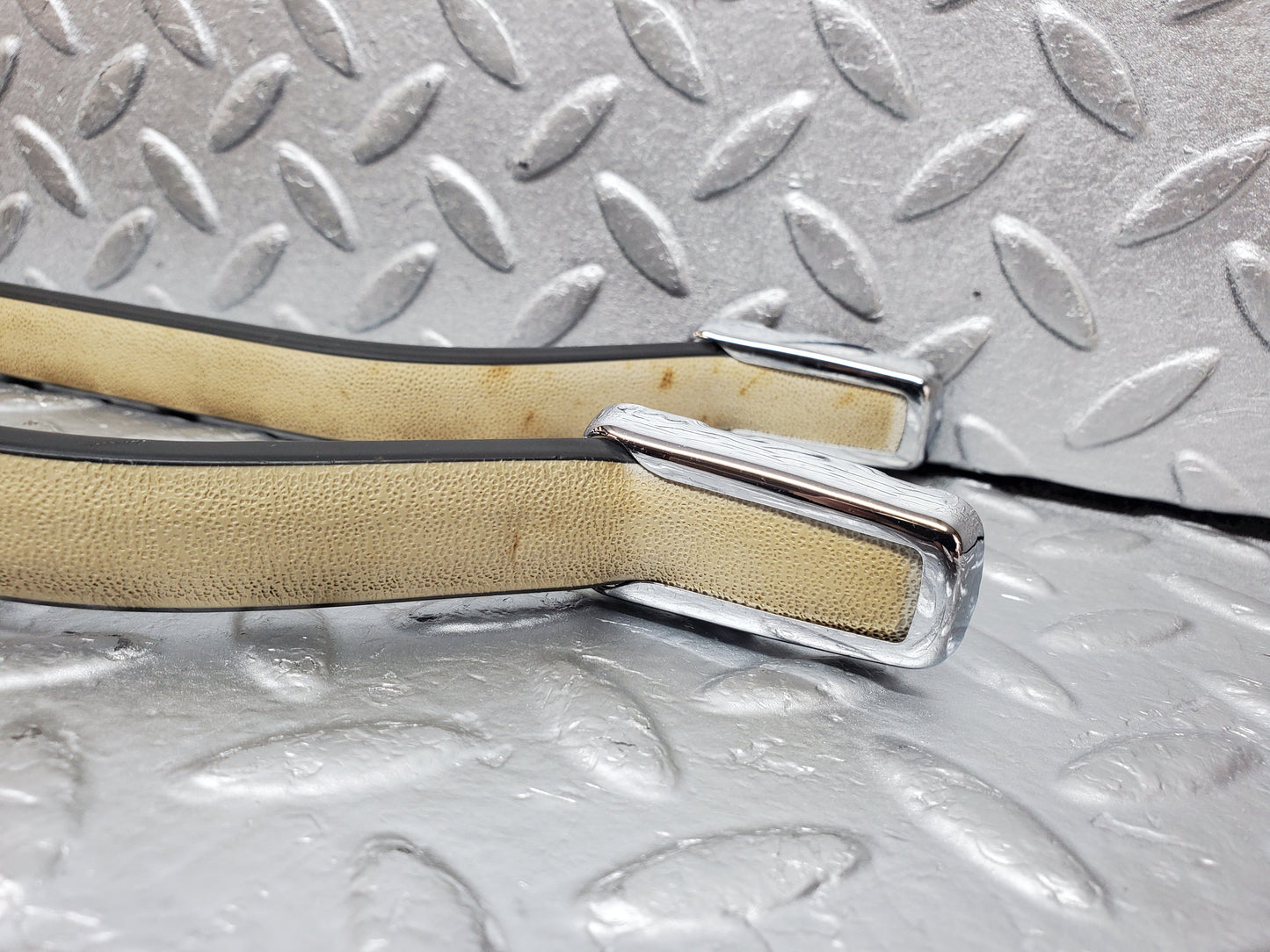 1154 Mercedes-Benz W108 280SE Interior Roof Grab Handle Set Beige