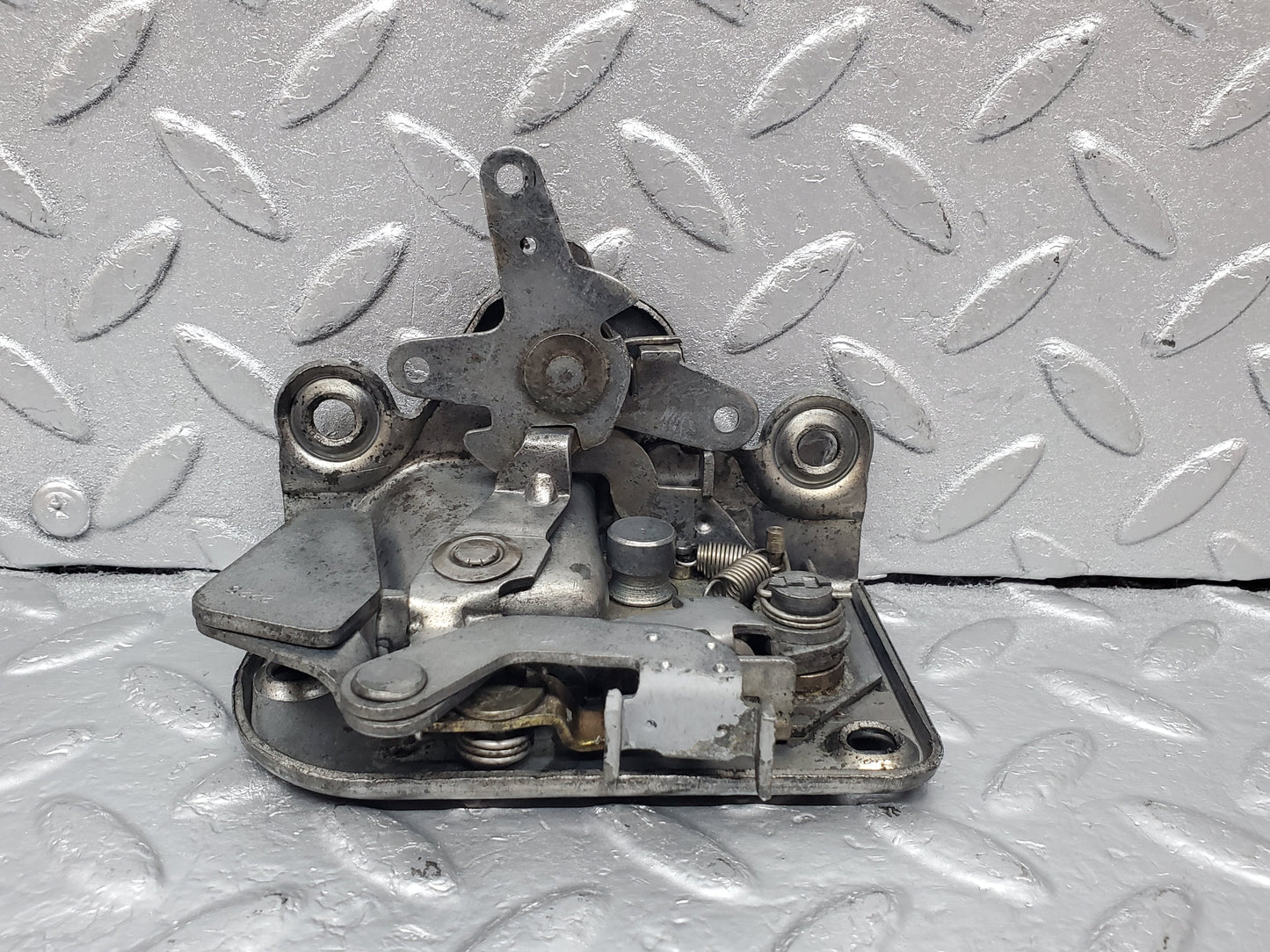 1168 Mercedes-Benz W108 280SE Front Right Door Lock Mechanism