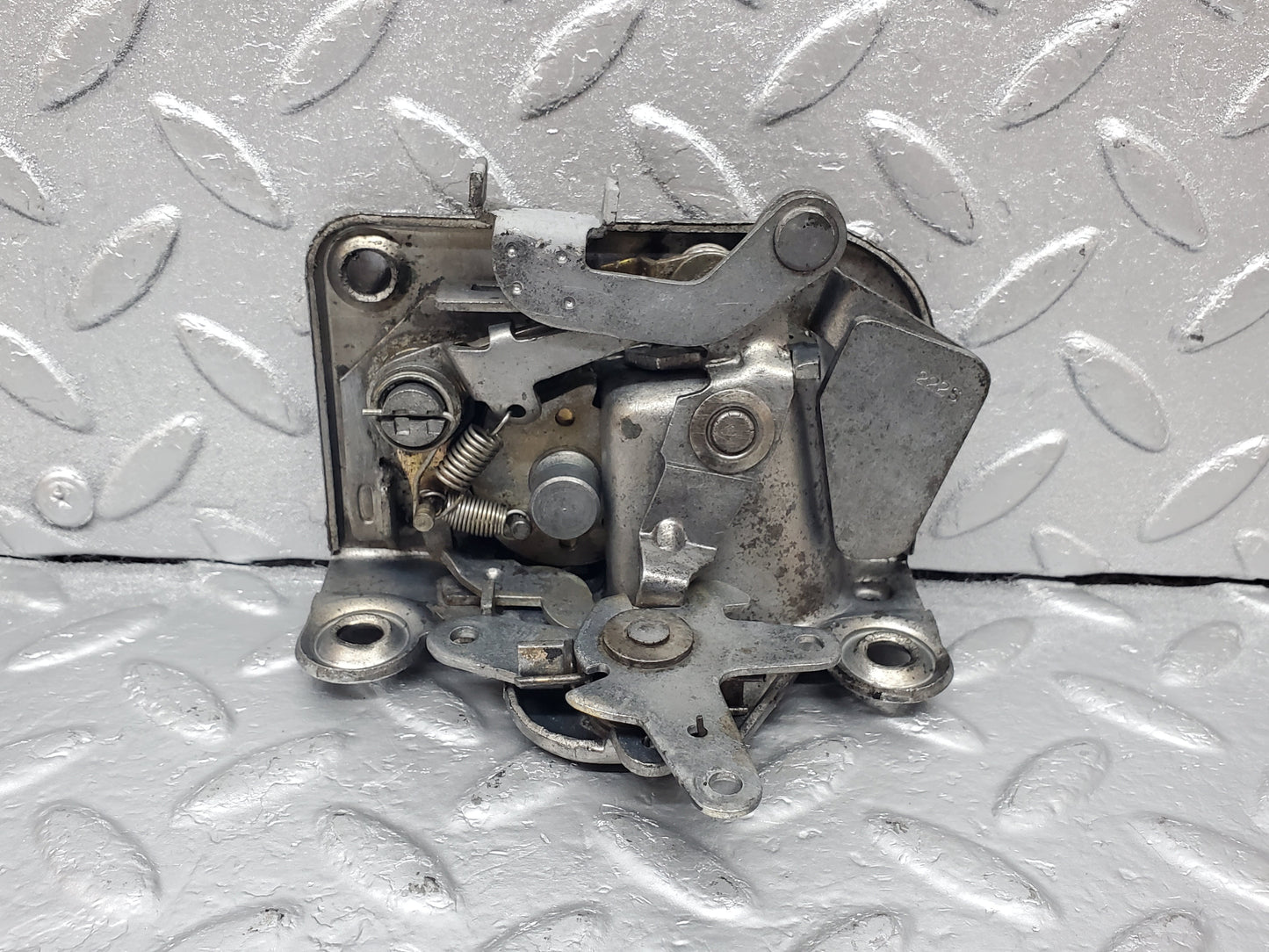 1168 Mercedes-Benz W108 280SE Front Right Door Lock Mechanism