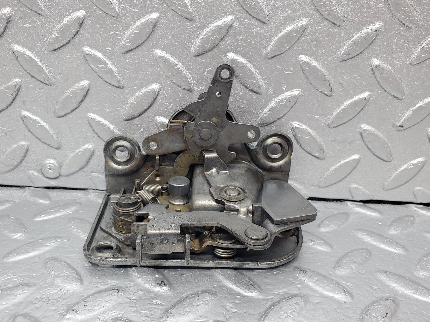 1169 Mercedes-Benz W108 280SE Front Left Door Lock Mechanism