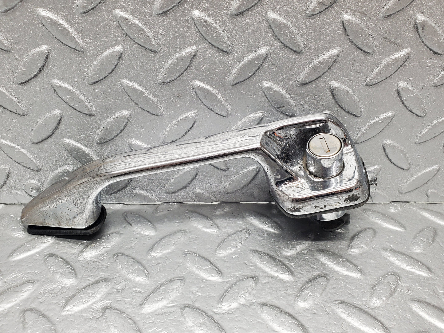 1187 Mercedes-Benz W108 280SE Door Handle Front Left No Key 1087661301