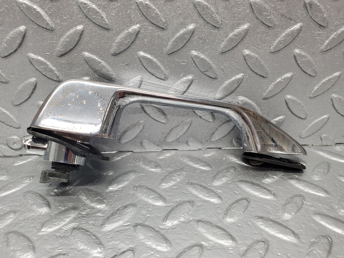 1187 Mercedes-Benz W108 280SE Door Handle Front Left No Key 1087661301