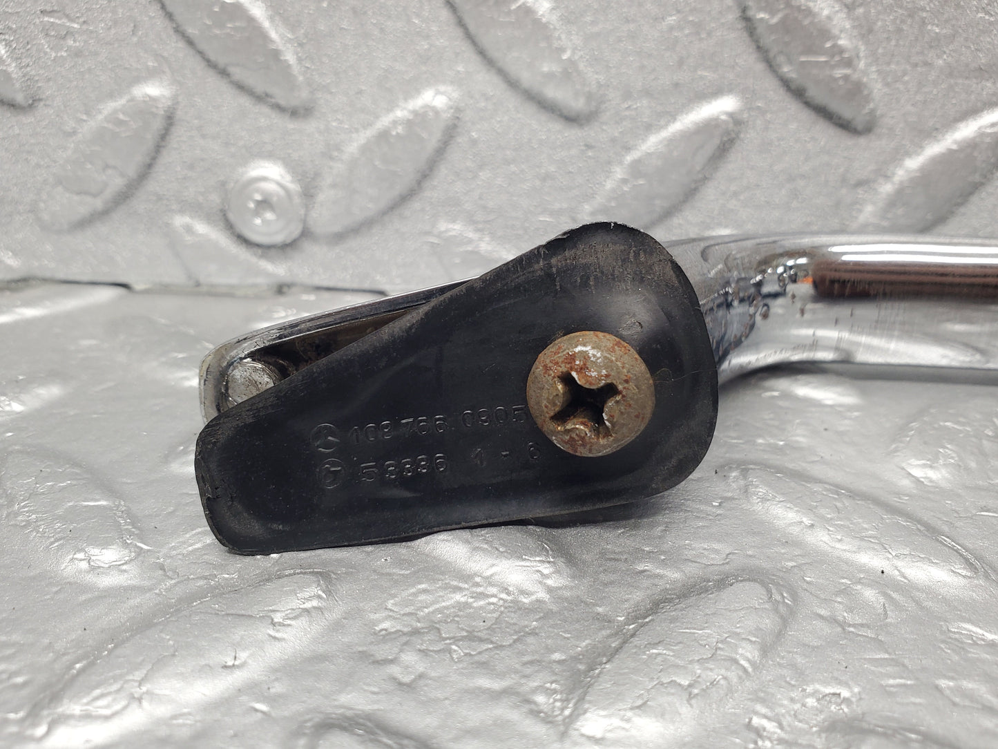 1187 Mercedes-Benz W108 280SE Door Handle Front Left No Key 1087661301