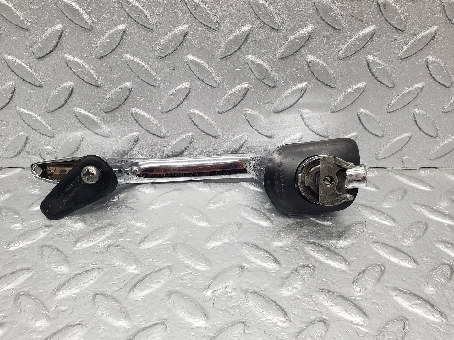 1188 Mercedes-Benz W108 280SE Door Handle Front Right No Key 1087661401