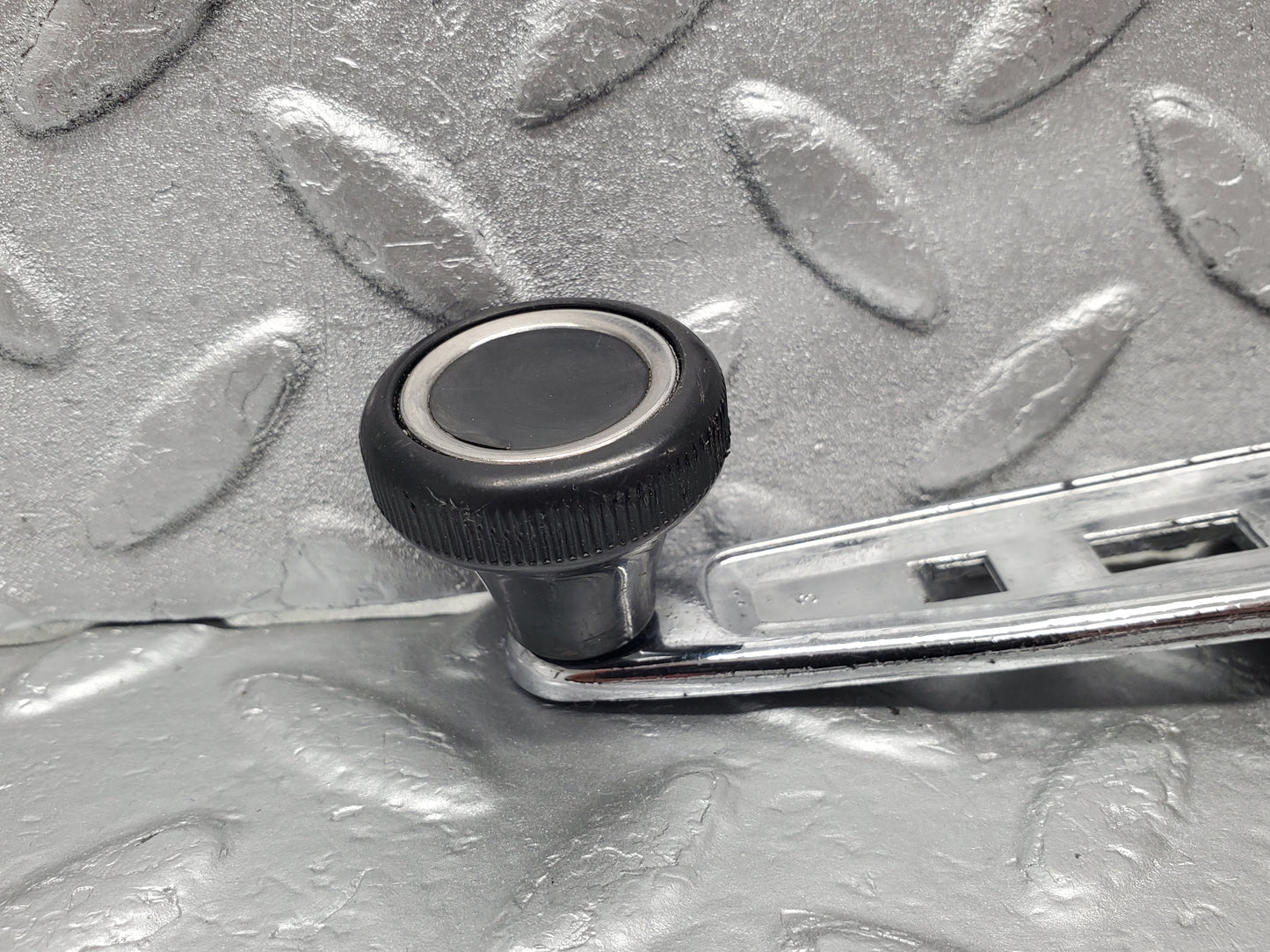 1193 Mercedes-Benz W108 280SE Window Lifter Crank Handle