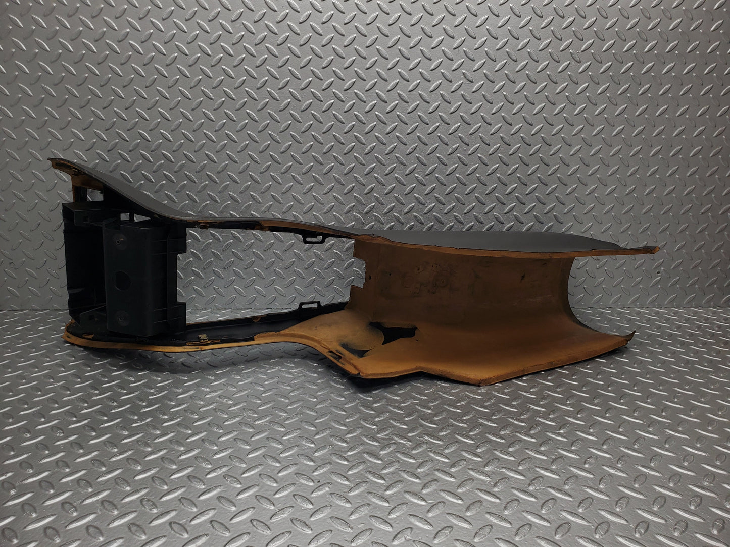 1112 Mercedes-Benz C123 230CE Coupe Centre Console Black
