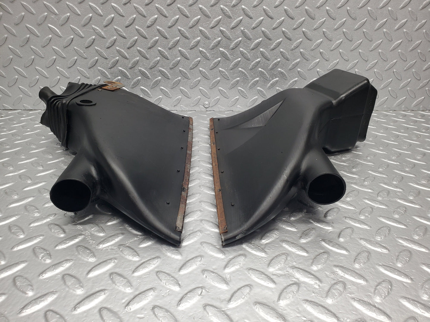 1204 Mercedes-Benz W108 280SE Air Vent Duct Left & Right Side 1088310788