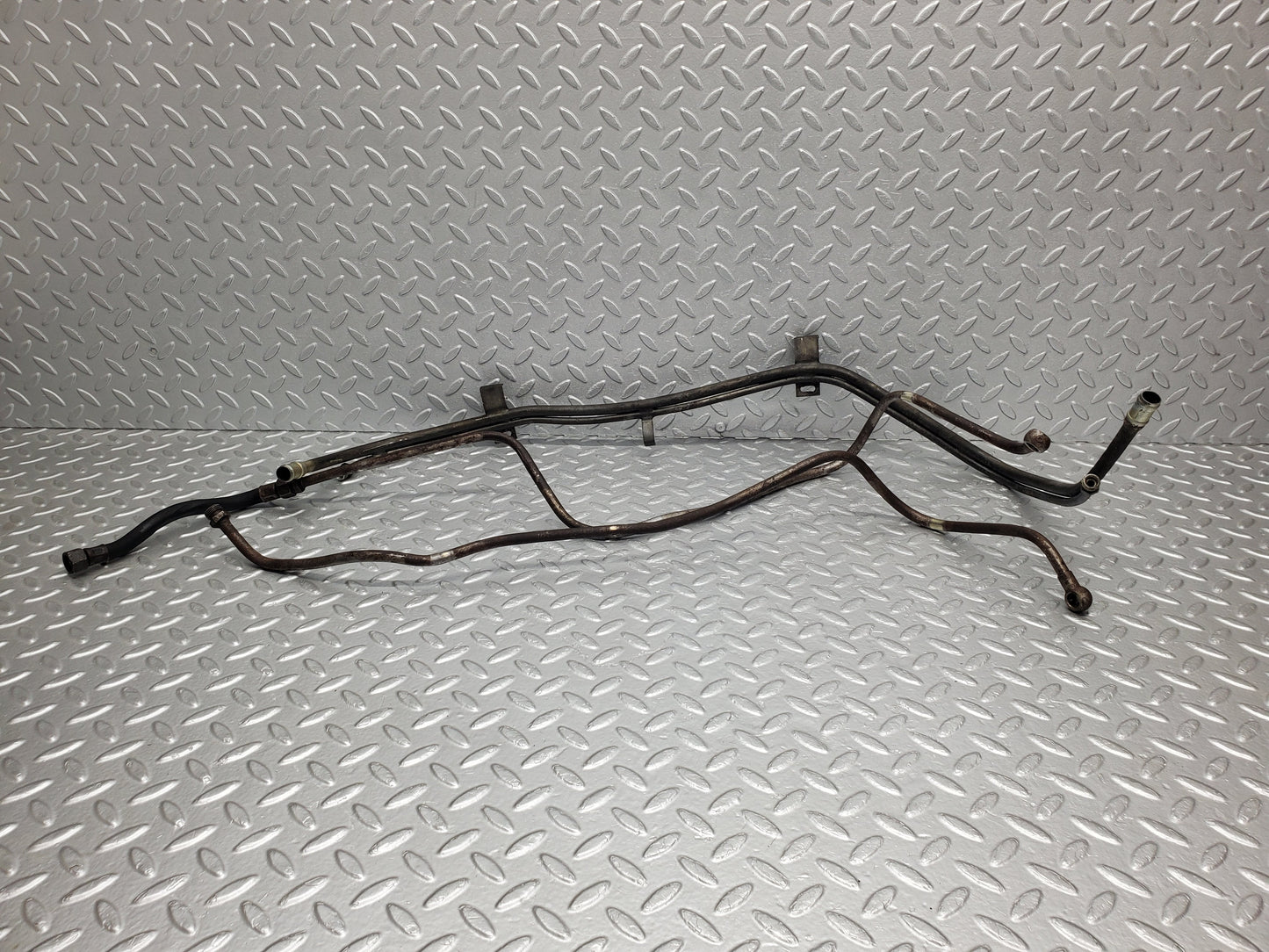 1129 Mercedes-Benz C107 350SLC Coupe Oil Hose Pipe