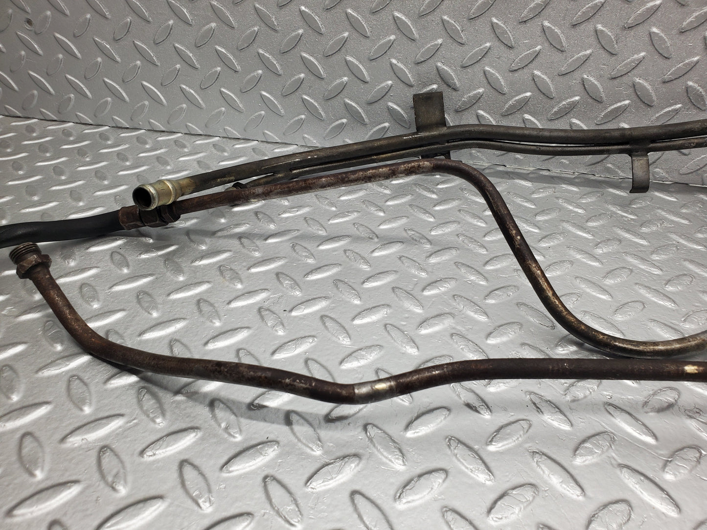 1129 Mercedes-Benz C107 350SLC Coupe Oil Hose Pipe