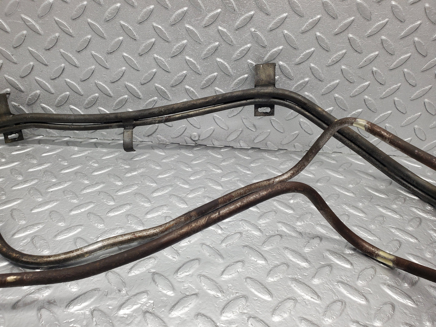 1129 Mercedes-Benz C107 350SLC Coupe Oil Hose Pipe