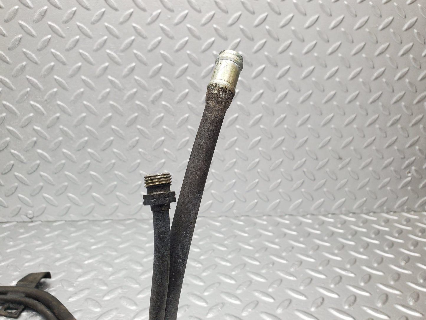 1129 Mercedes-Benz C107 350SLC Coupe Oil Hose Pipe