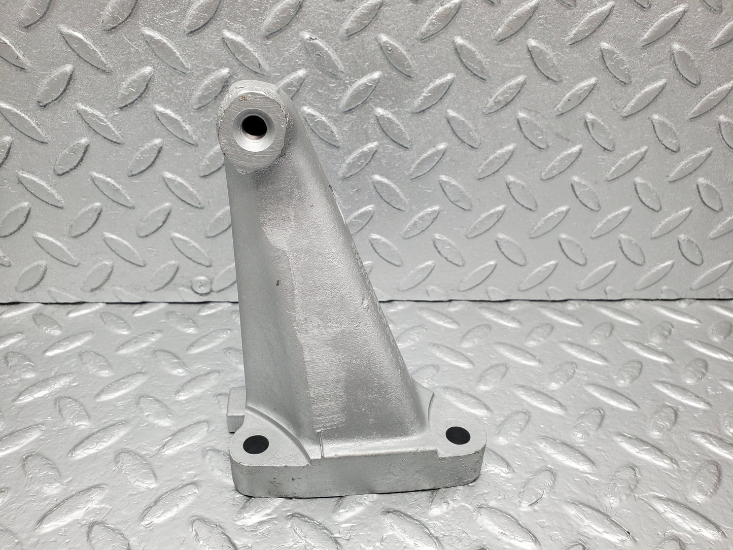 1266 Mercedes-Benz W123 230E Engine Mount Bracket Right Side 1022230304