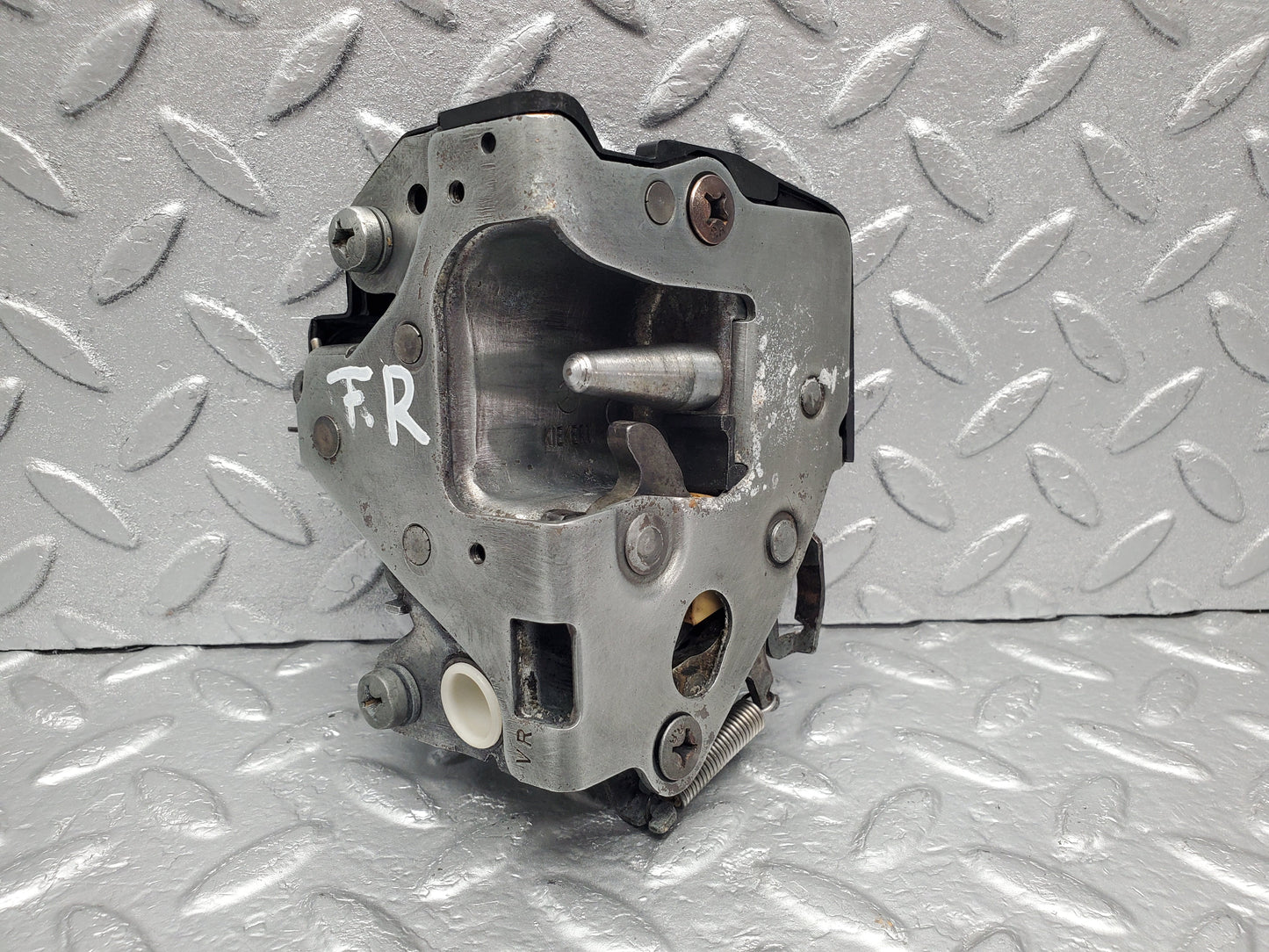 1281 Mercedes-Benz V123 240D Door Lock Mechanism Front Right 1237230208