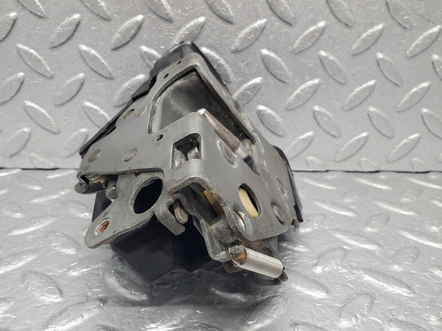 1284 Mercedes-Benz V123 240D Door Lock Mechanism Rear Right 1237330208