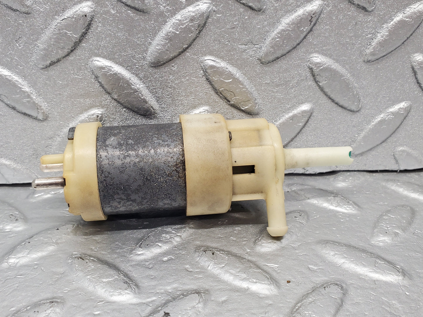 1286 Mercedes-Benz V123 240D LWB Windscreen Washer Pump