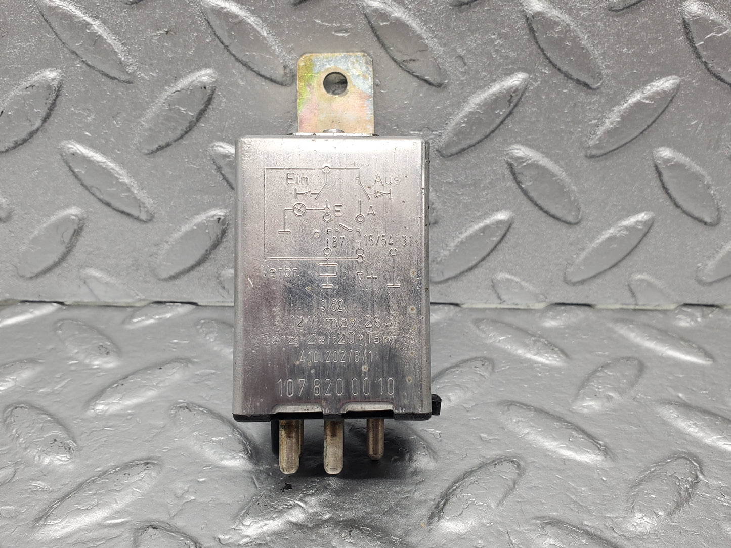 1306 Mercedes-Benz V123 240D Heated Rear Window Relay 1078200010