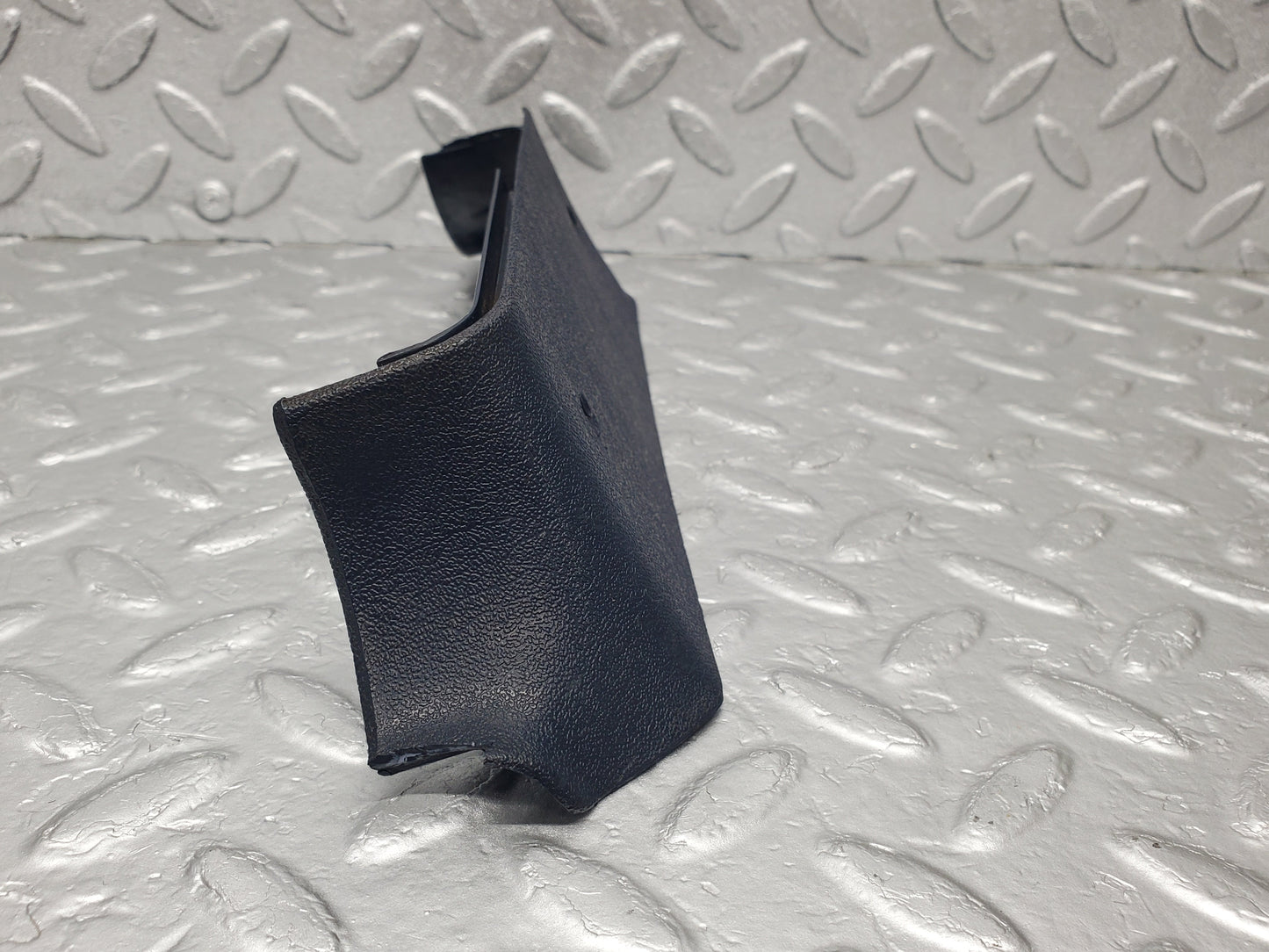 1330 Mercedes-Benz V123 240D B Pillar Bottom Cover Right Blue 1236922222