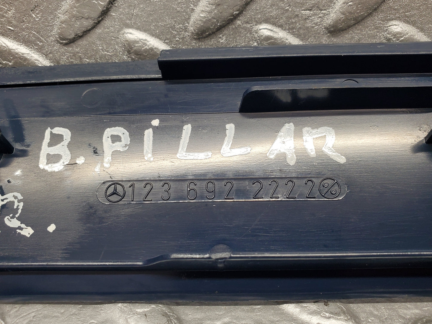 1330 Mercedes-Benz V123 240D B Pillar Bottom Cover Right Blue 1236922222