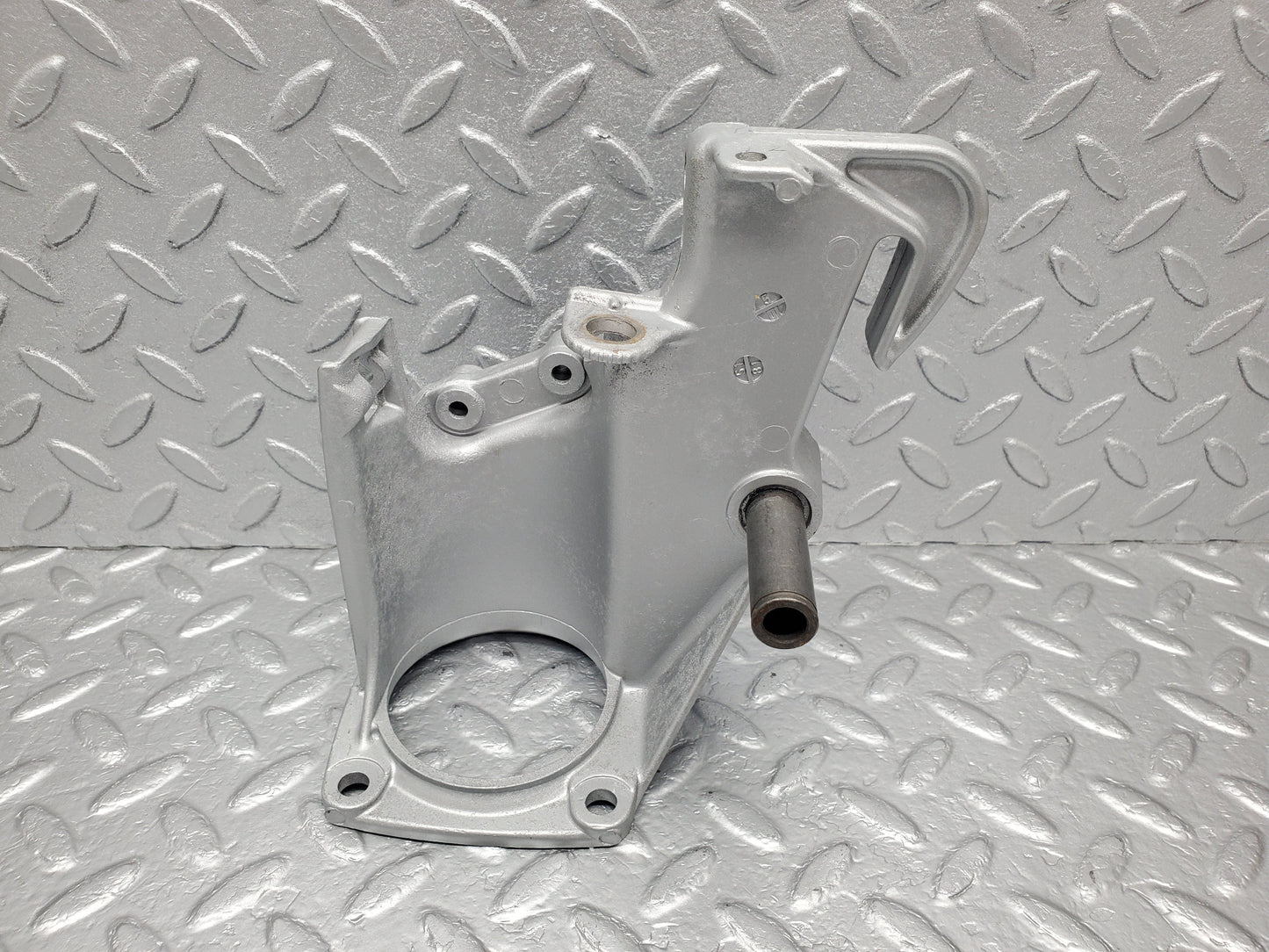 1345 Mercedes-Benz W123 240D Brake Pedal Bracket Support 1232900219
