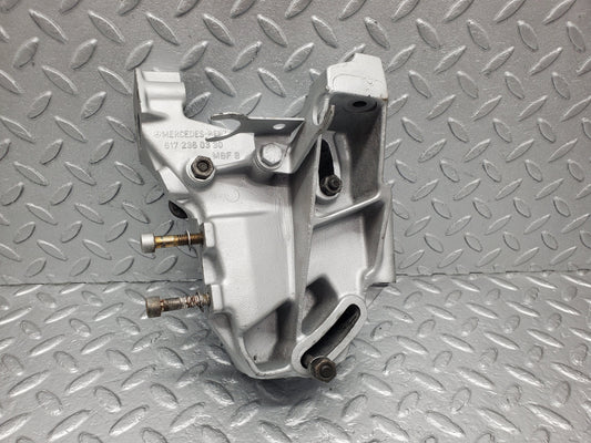 1355 Mercedes-Benz V123 240D Power Steering Pump  Bracket  6172360330