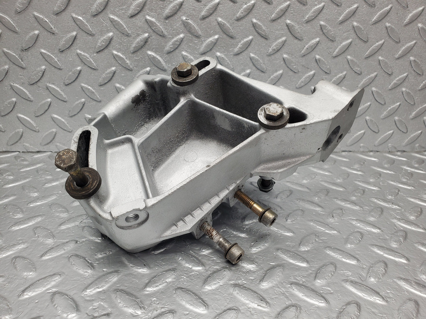 1355 Mercedes-Benz V123 240D Power Steering Pump  Bracket  6172360330