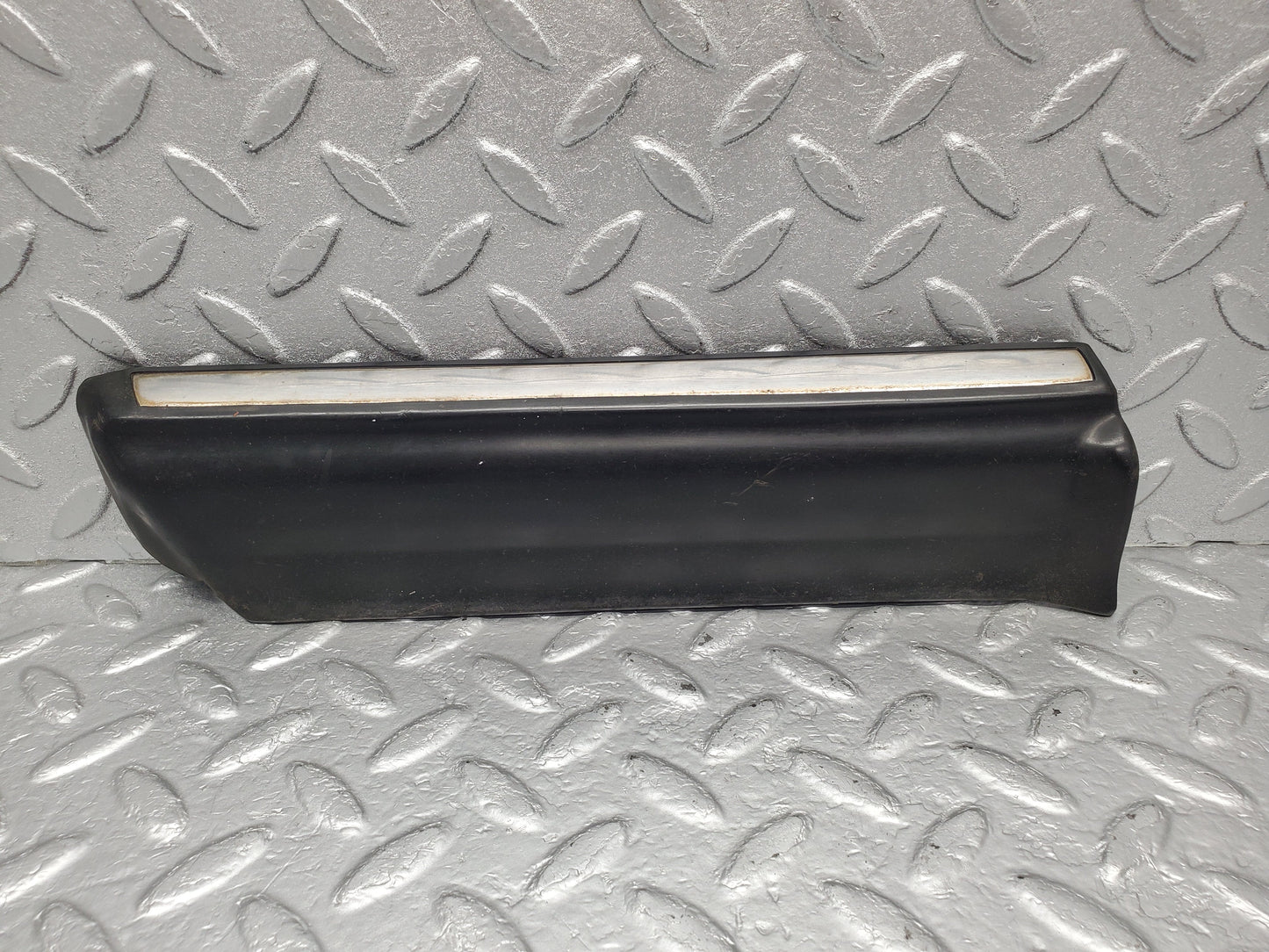 1362 Mercedes-Benz V123 240D Front Left Lower Moulding Trim