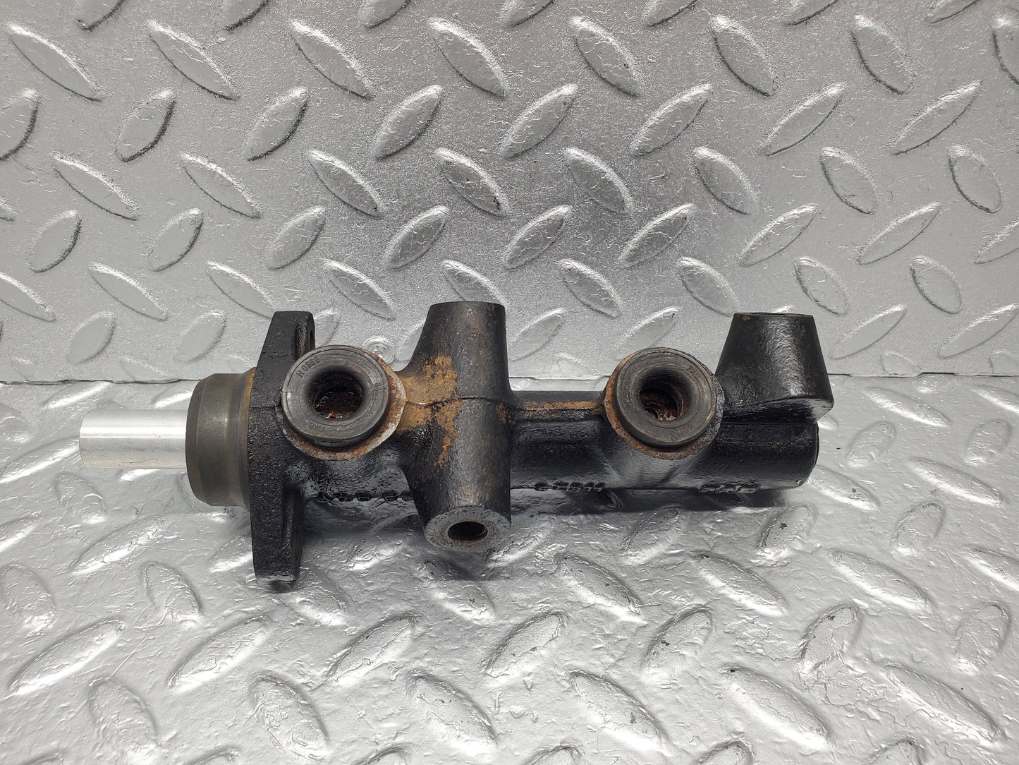 1390 Mercedes-Benz V123 240D Brake Master Cylinder