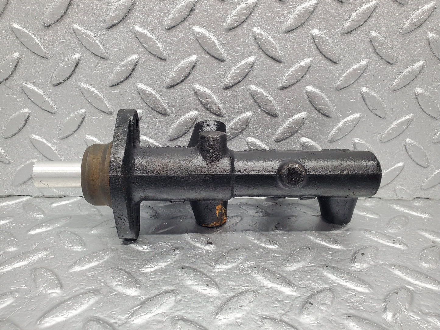 1390 Mercedes-Benz V123 240D Brake Master Cylinder