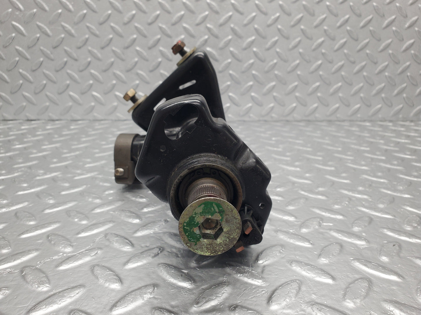 1341 Mercedes-Benz V123 240D Steering Column