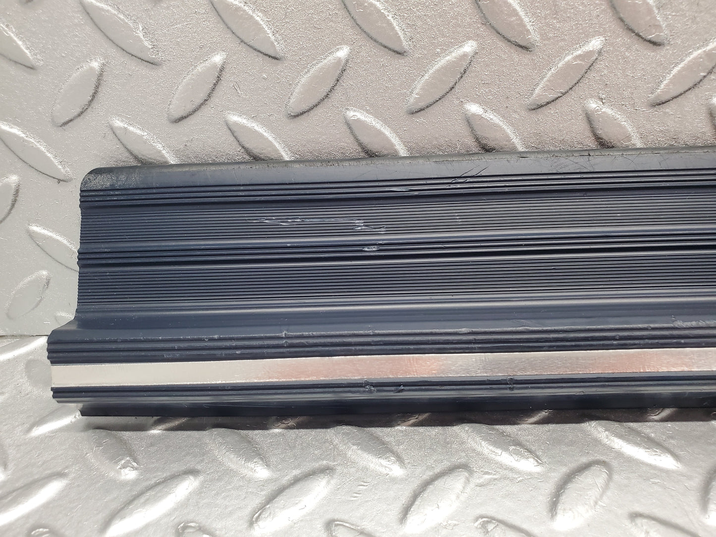 1402 Mercedes-Benz V123 240D LWB Rear Door Sill Trim Blue