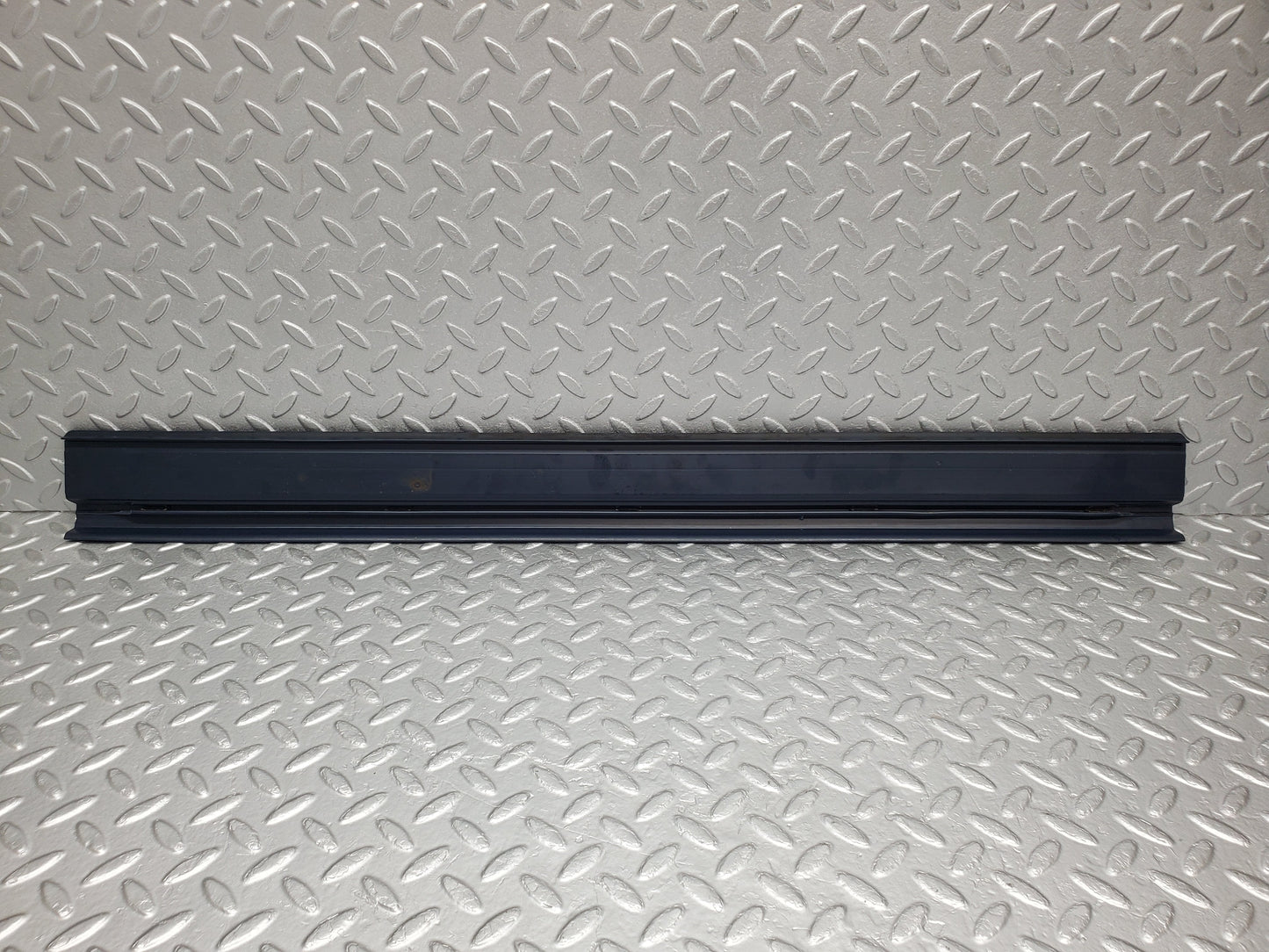 1402 Mercedes-Benz V123 240D LWB Rear Door Sill Trim Blue