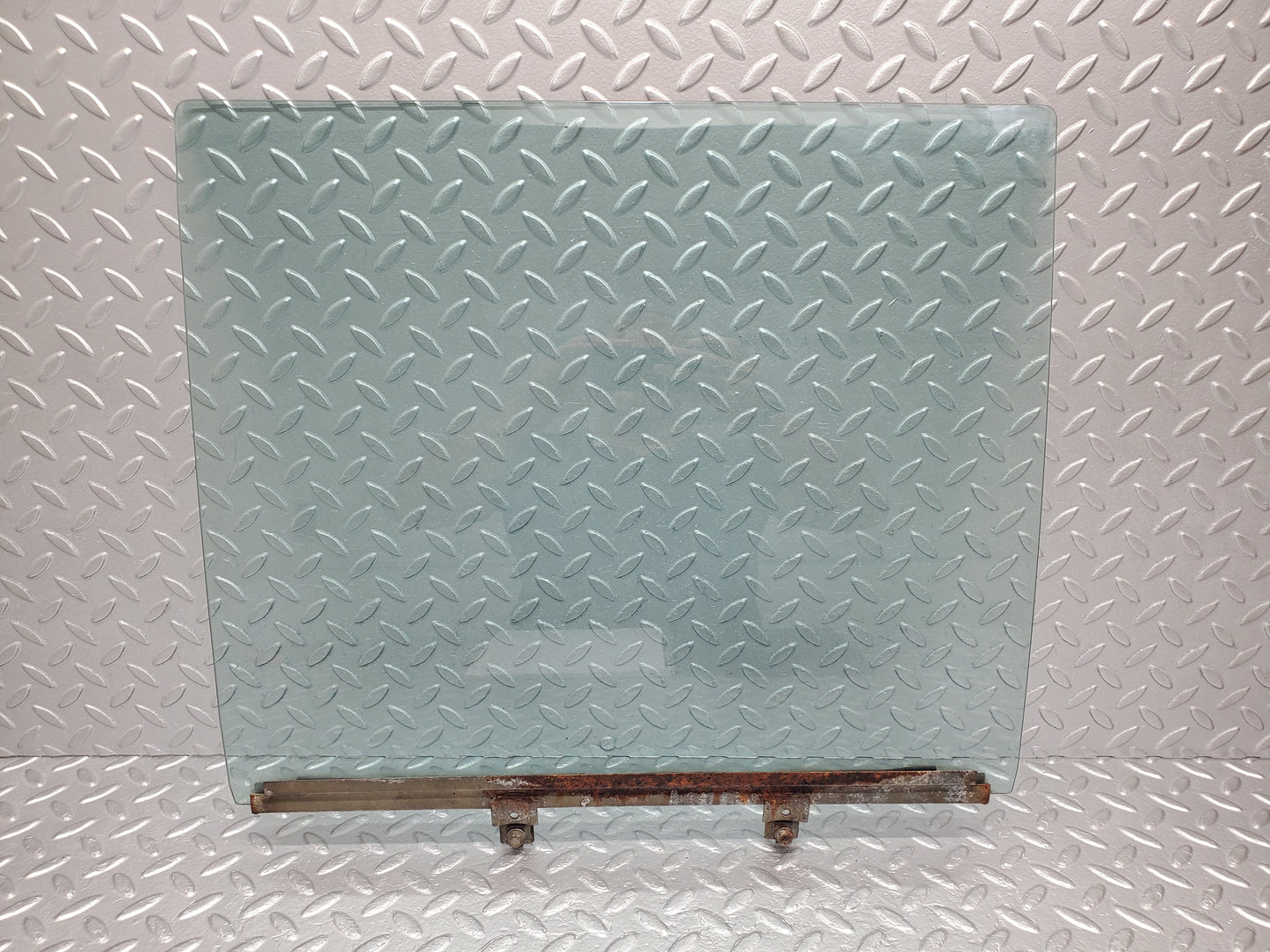 1406 Mercedes-Benz V123 240D LWB Rear Left Door Window Glass