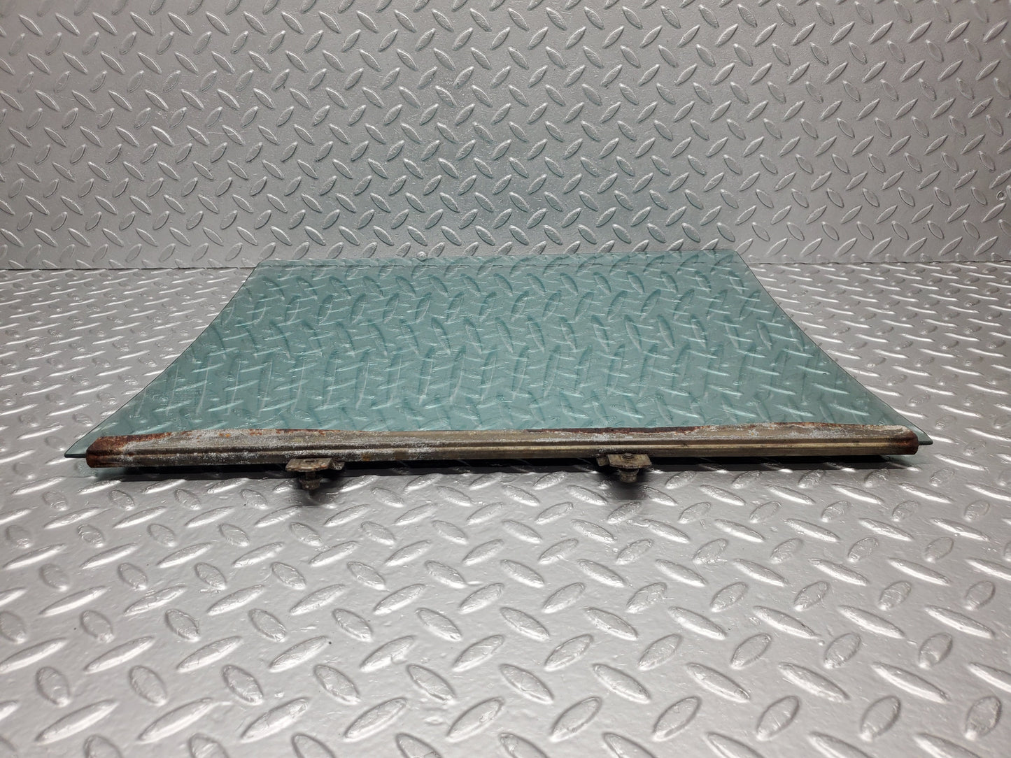 1406 Mercedes-Benz V123 240D LWB Rear Left Door Window Glass