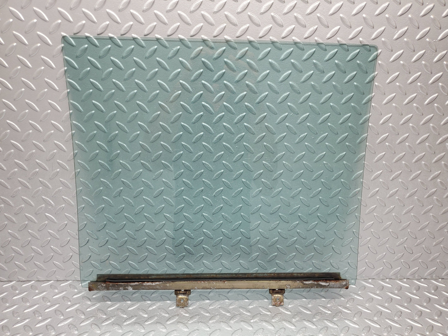 1407 Mercedes-Benz V123 240D LWB Rear Right Door Window Glass