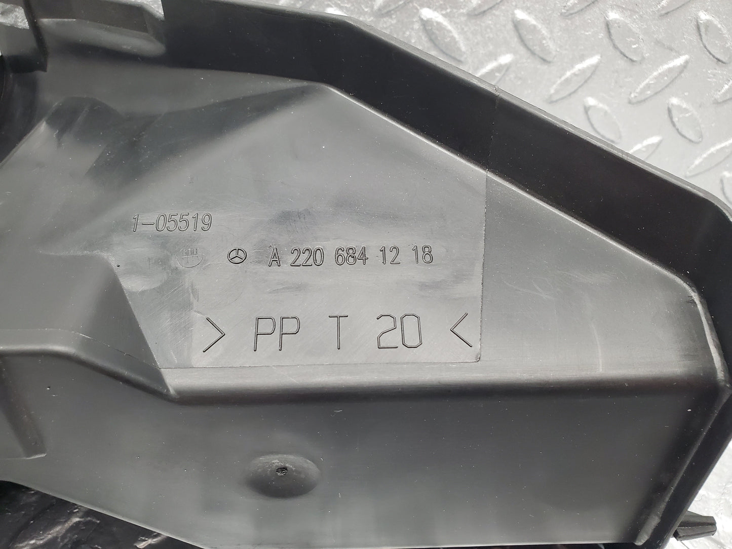1485 Mercedes-Benz W220 S430 Brake Pedal Surround Cover 2206841218