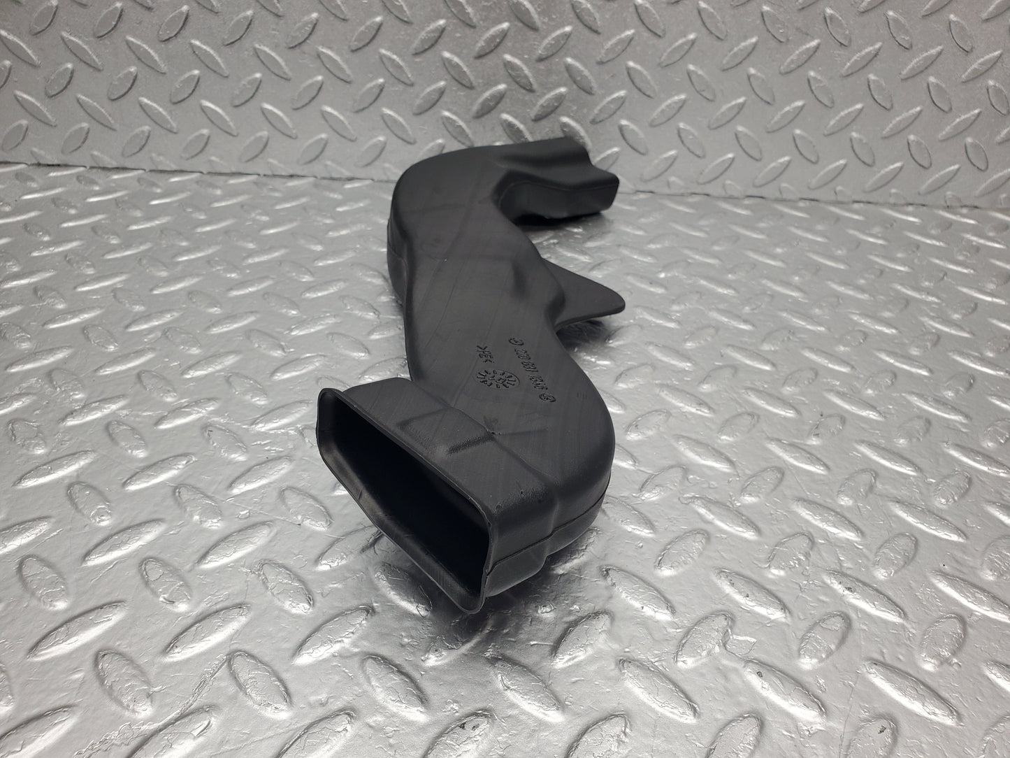 1488 Mercedes-Benz W220 S430 Air Guide Duct Pipe 2208311346