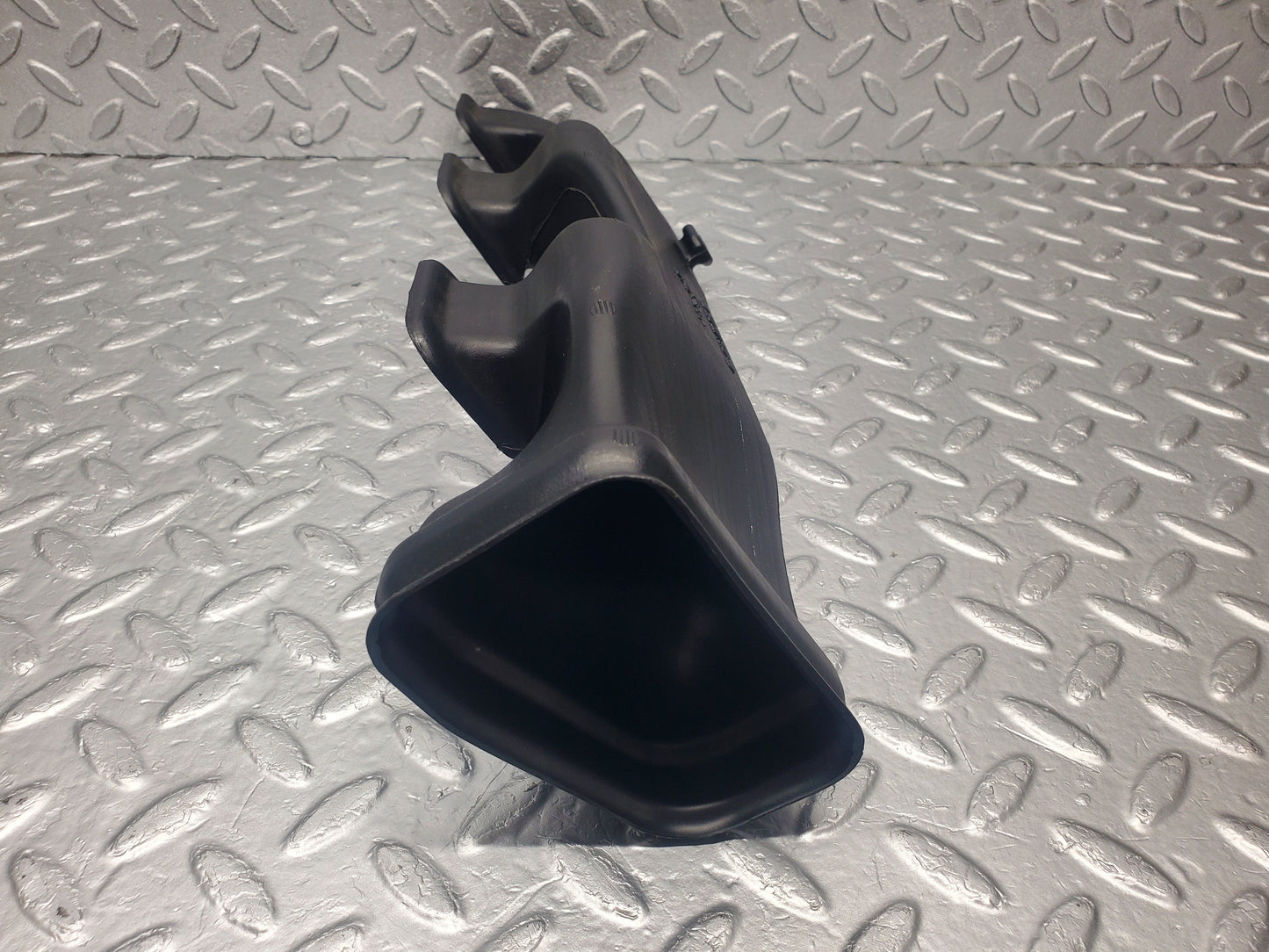 1504 Mercedes-Benz W220 S430 Air Duct Pipe 2208311846