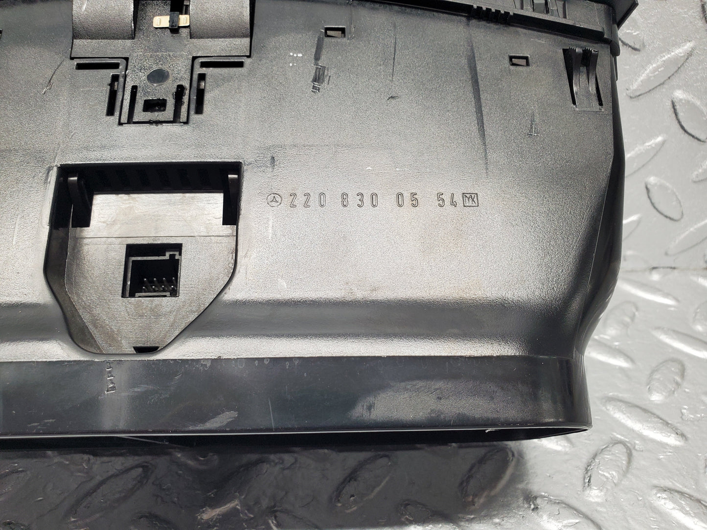 1508 Mercedes-Benz W220 S430 Dashboard Centre Air Vent 2208300554