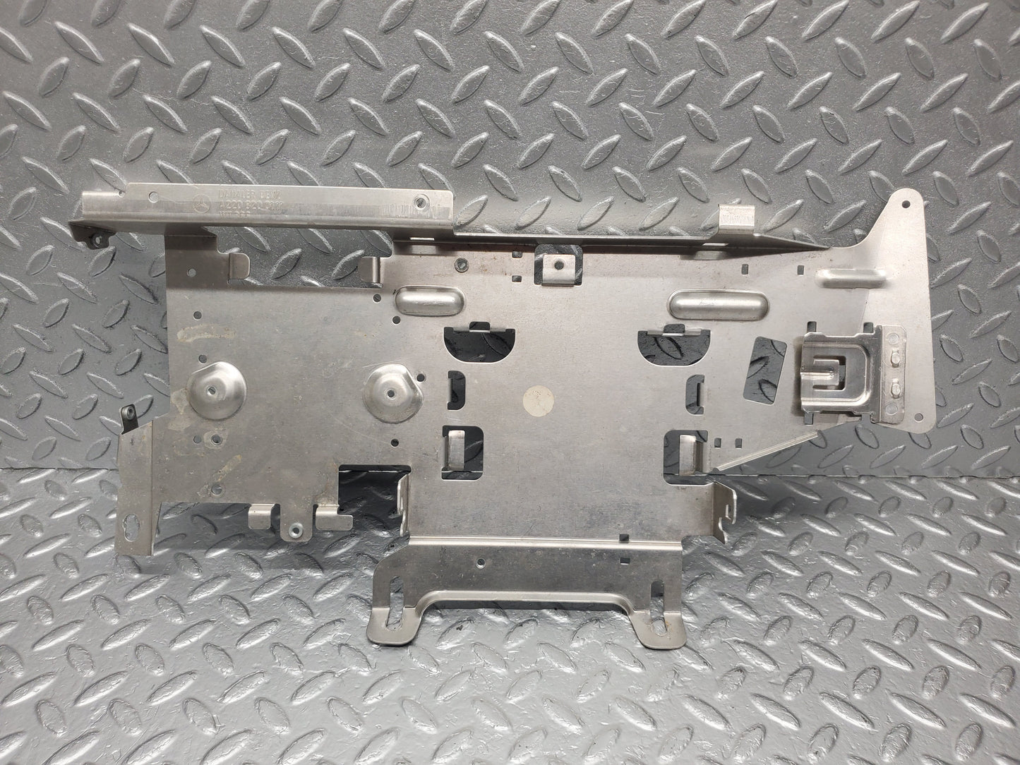 1514 Mercedes-Benz W220 S430 Rear Seat Control Module Bracket 2208200111