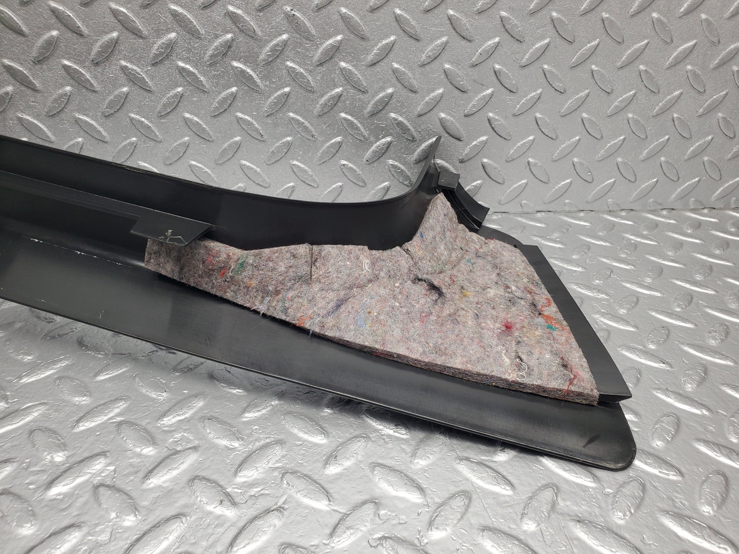 1516 Mercedes-Benz W220 S430 Rear Right Door Sill Cover 2206800435