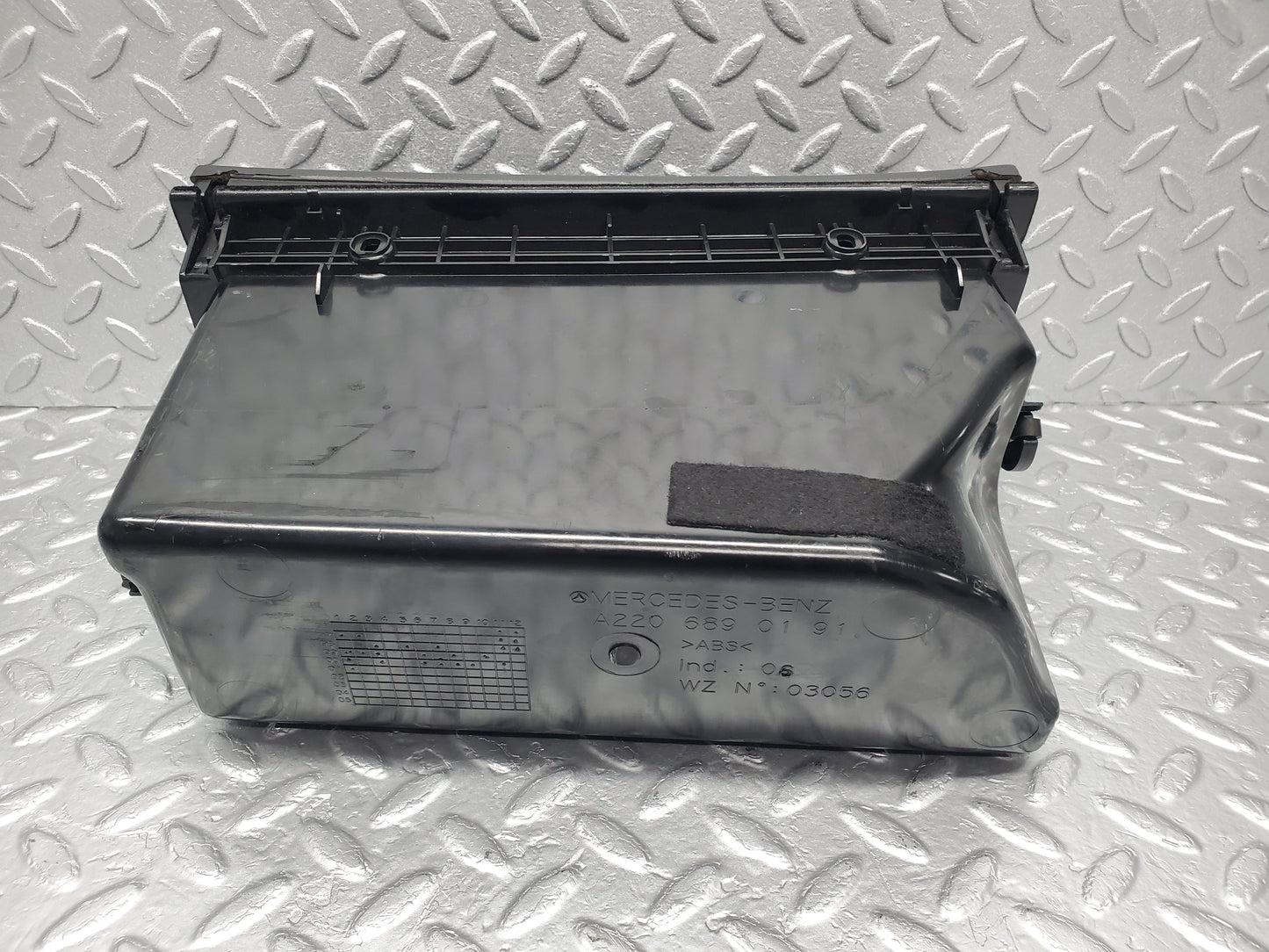 1491 Mercedes-Benz W220 S430 Glove Box 2206890191