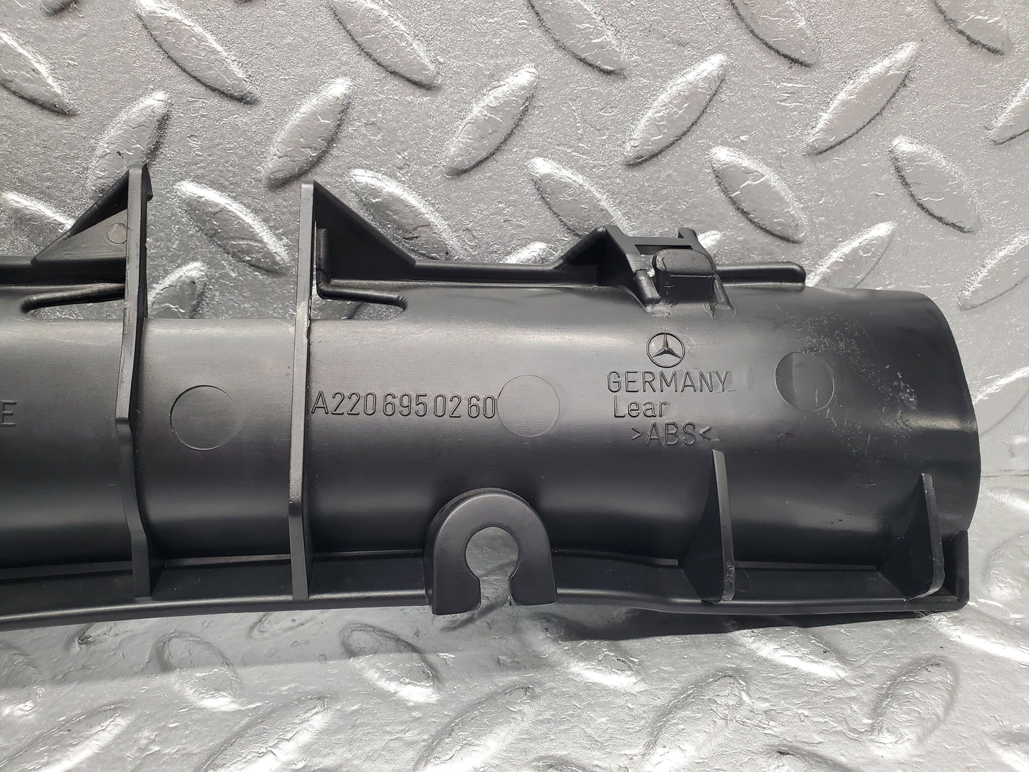 1528 Mercedes-Benz W220 S430 Rear Left Ledge Border 2206950260