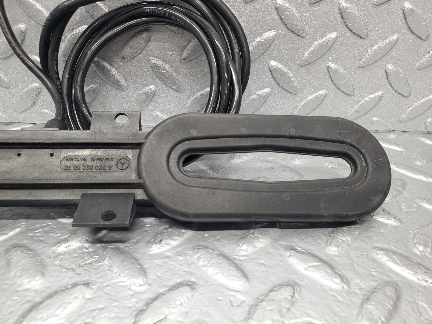 1549 Mercedes-Benz W220 S430 Rear Keyless Go Antenna 2208200575