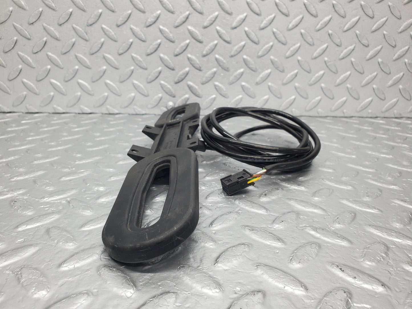 1549 Mercedes-Benz W220 S430 Rear Keyless Go Antenna 2208200575