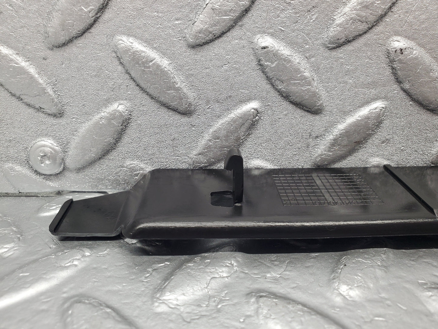 1552 Mercedes-Benz W220 S430 Cover Outer Belt Assembly Guide 2088680139