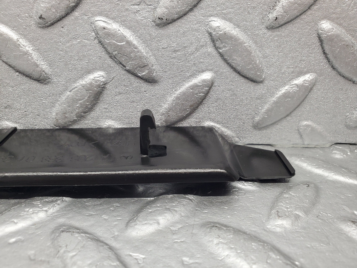 1552 Mercedes-Benz W220 S430 Cover Outer Belt Assembly Guide 2088680139