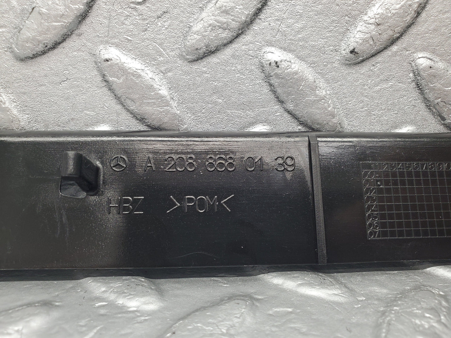 1552 Mercedes-Benz W220 S430 Cover Outer Belt Assembly Guide 2088680139