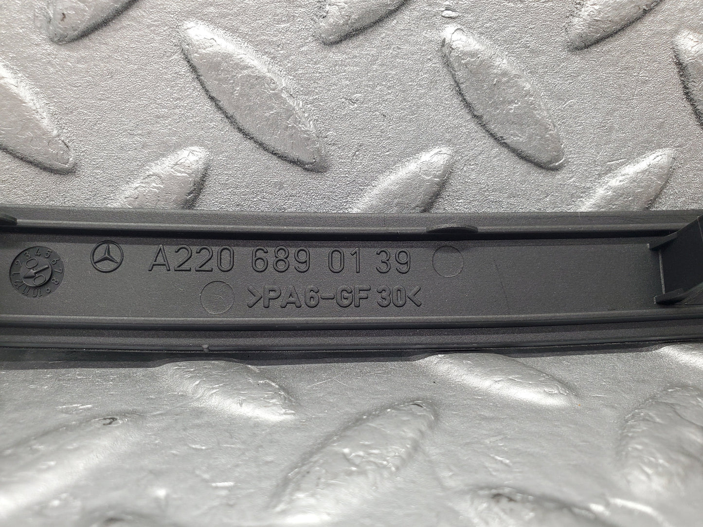1553 Mercedes-Benz W220 S430 Upper Dashboard Trim Bolt Cover Left 2206890139