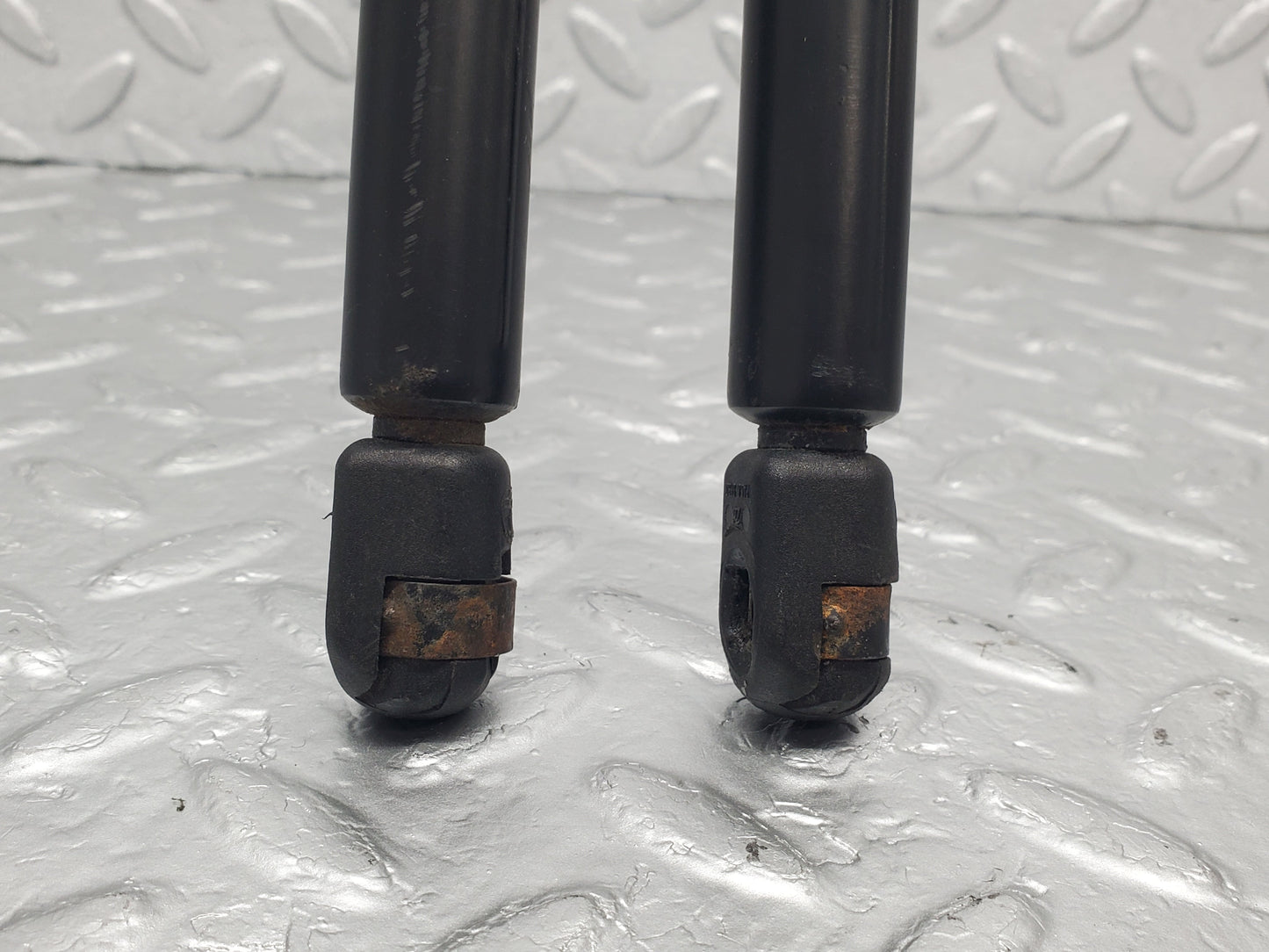 1596 Mercedes-Benz W220 S430 Boot Lid Gas Shock Strut Lifter 2208800323