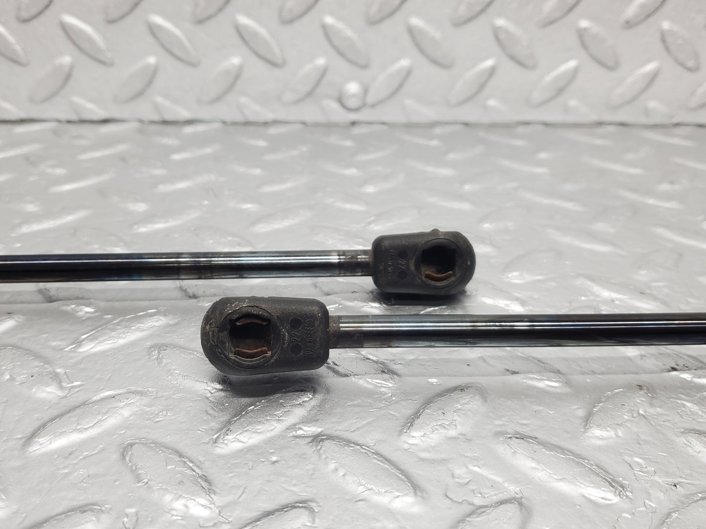 1596 Mercedes-Benz W220 S430 Boot Lid Gas Shock Strut Lifter 2208800323